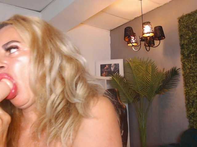 ElviraZoi live cam on BongaCams