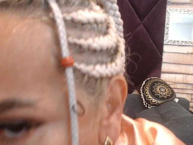 ElviraZoi live cam on BongaCams