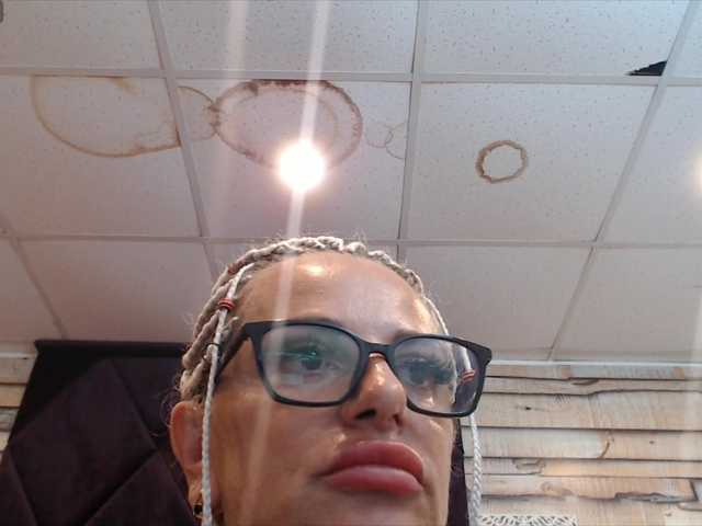 ElviraZoi live cam on BongaCams