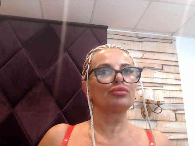 ElviraZoi webcam