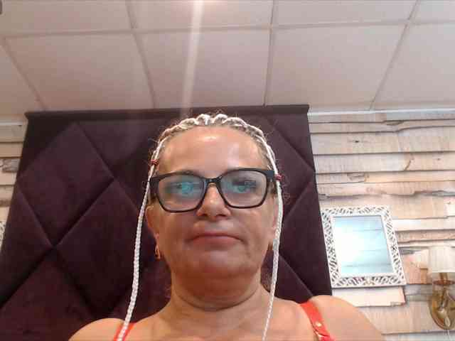 ElviraZoi webcam