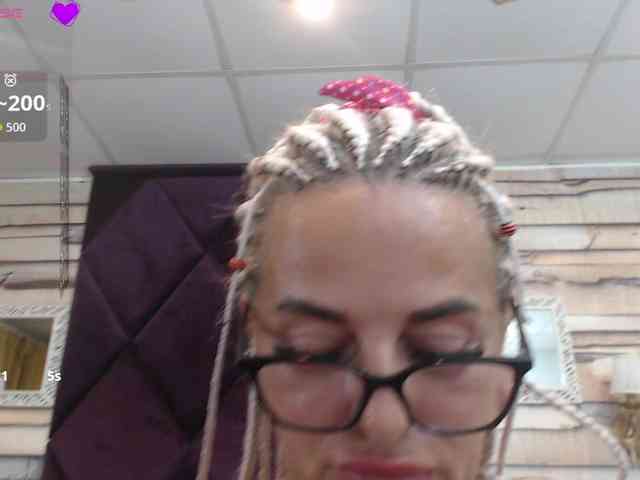ElviraZoi webcam