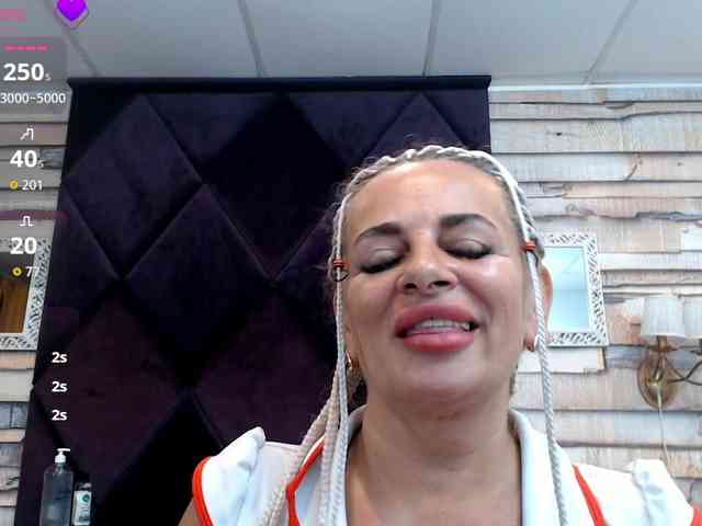 ElviraZoi webcam