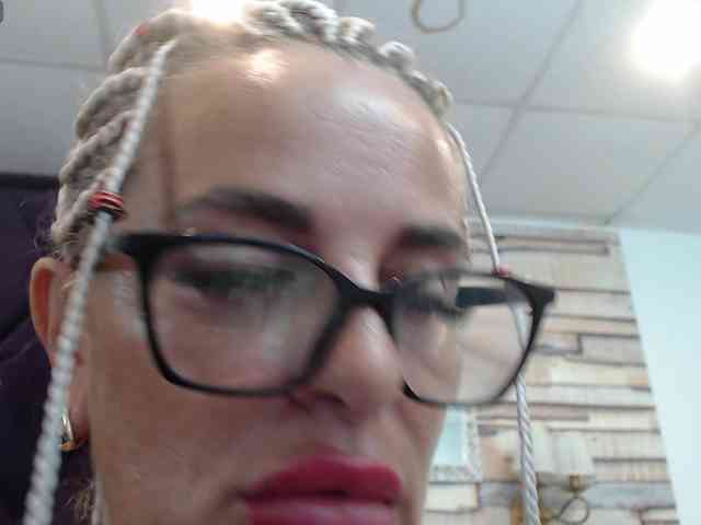 ElviraZoi webcam