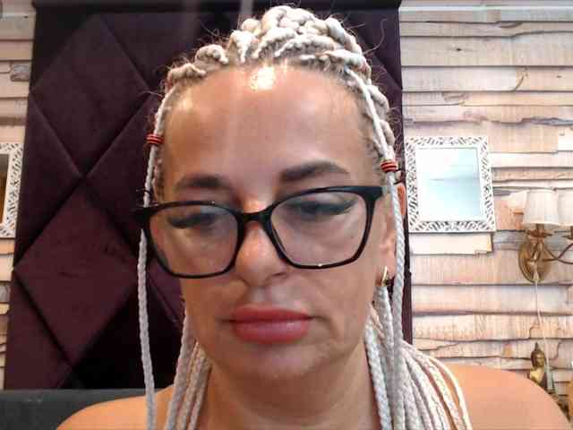 ElviraZoi webcam