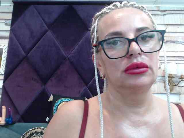 ElviraZoi webcam