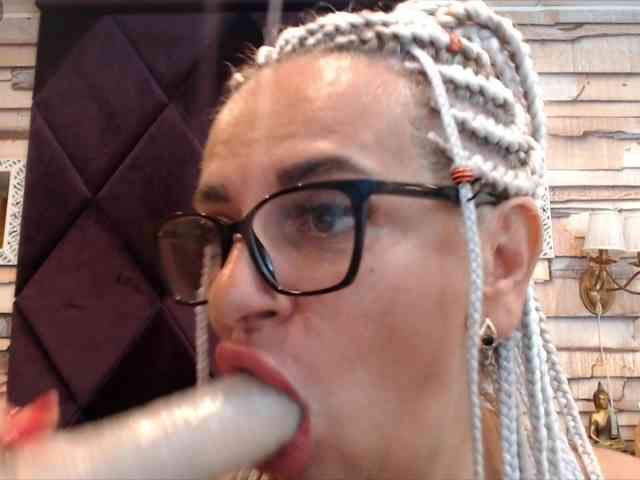 ElviraZoi webcam