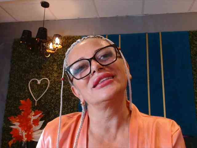 ElviraZoi webcam