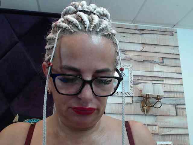 ElviraZoi webcam