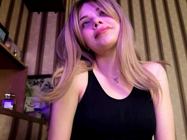 KittyMila live cam
