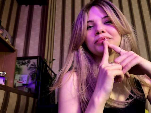 KittyMila live cam on BongaCams