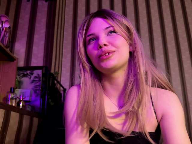 KittyMila live cam on BongaCams