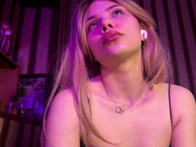 KittyMila live cam on BongaCams