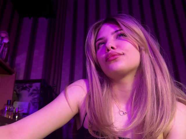 KittyMila live cam on BongaCams