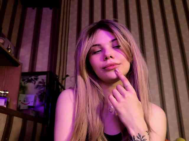 kittymila's live room