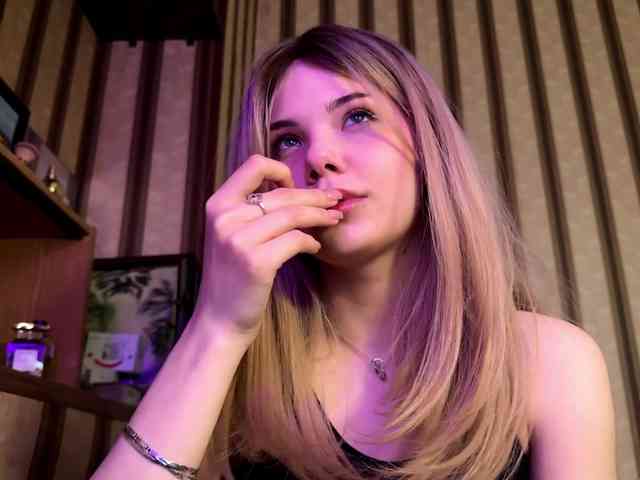 kittymila's live room