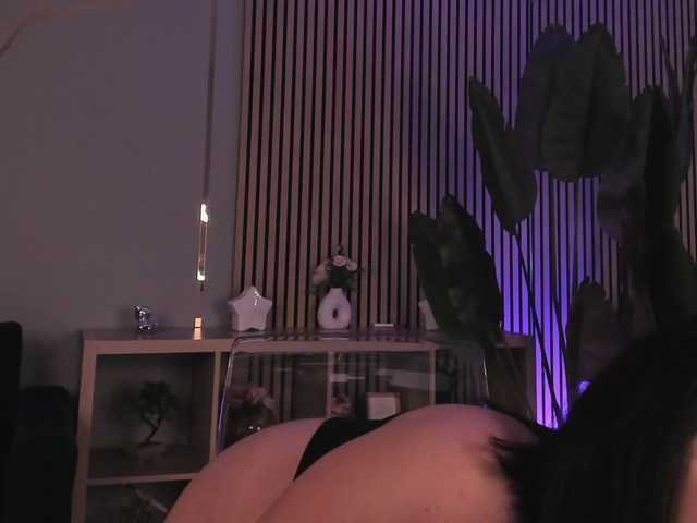 Boobzillaa live cam on BongaCams