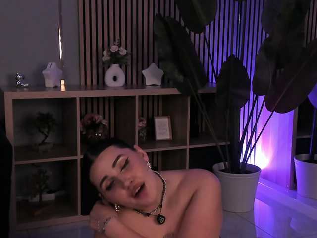 Boobzillaa live cam on BongaCams
