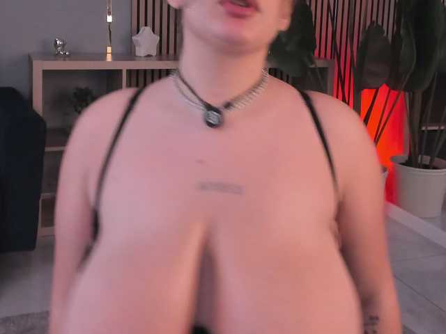 Boobzillaa live cam on BongaCams