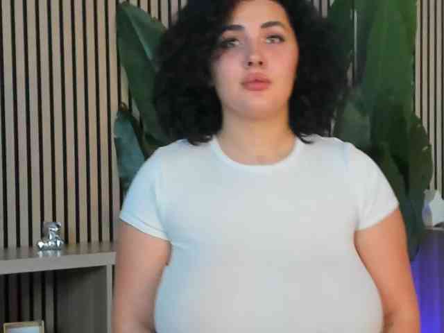 Boobzillaa's cam show statistics and live stream