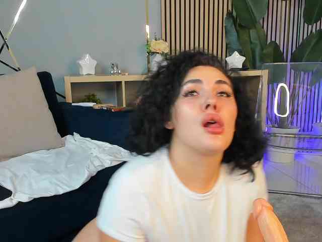 Boobzillaa's cam show statistics and live stream