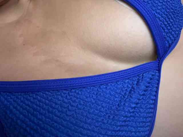 LilyBrazen webcam