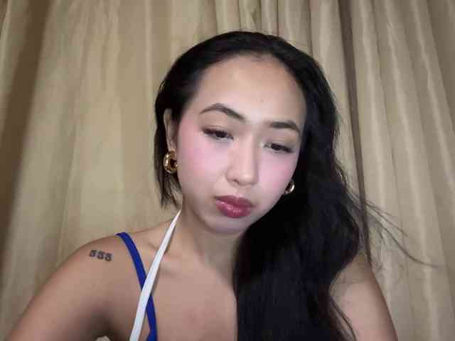 LilyBrazen webcam