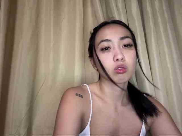 LilyBrazen webcam