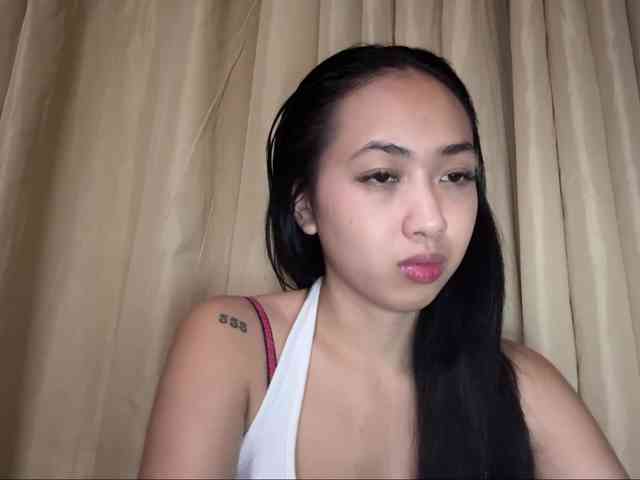 LilyBrazen webcam