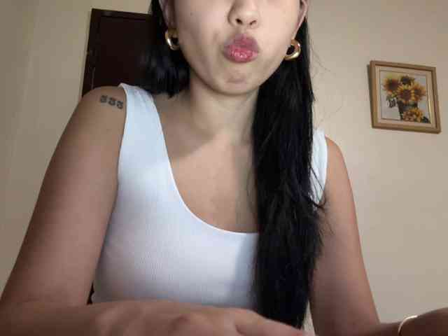 LilyBrazen webcam