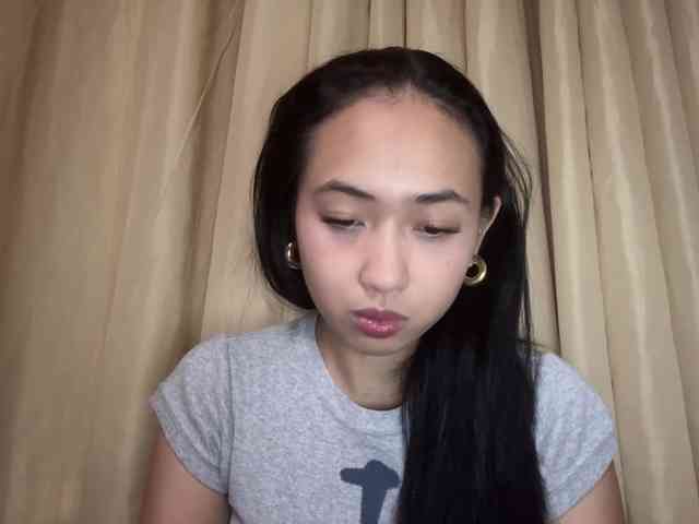 LilyBrazen webcam
