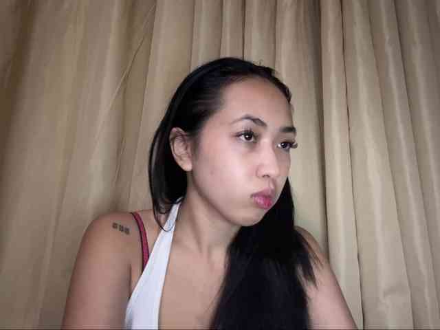 LilyBrazen webcam