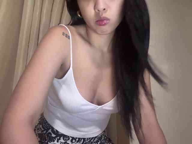 LilyBrazen webcam