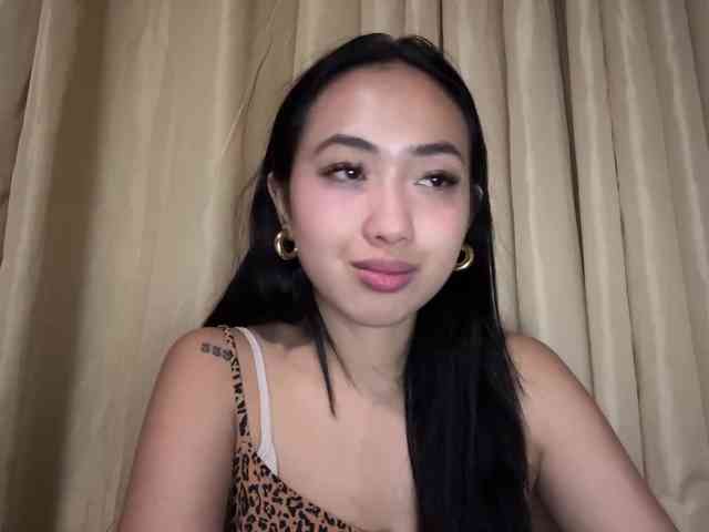 LilyBrazen webcam