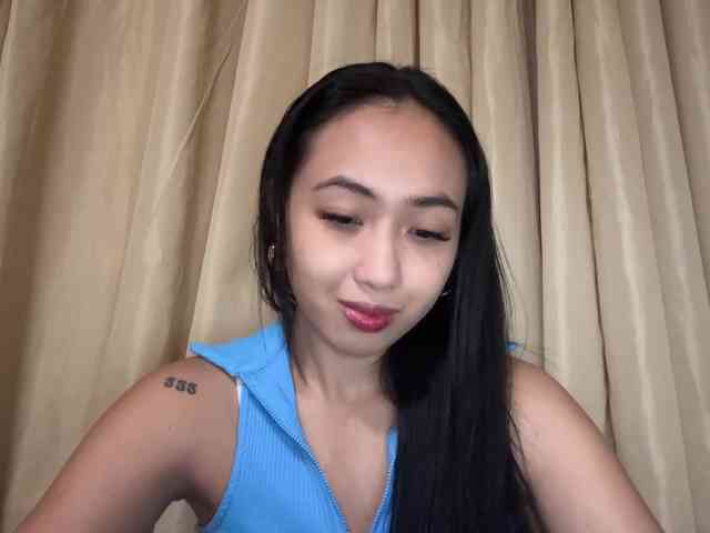 LilyBrazen webcam