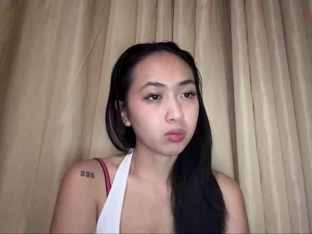 LilyBrazen webcam