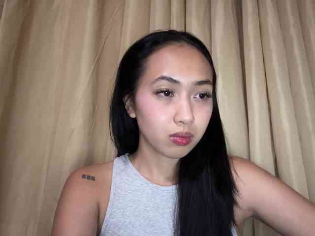 LilyBrazen webcam