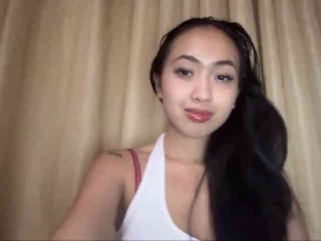 LilyBrazen webcam