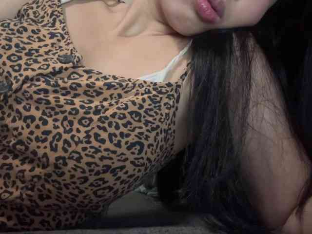 LilyBrazen webcam