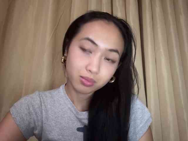 LilyBrazen webcam