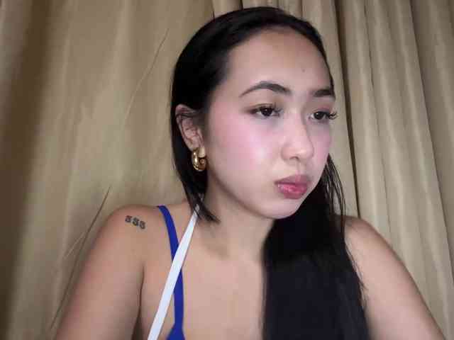 LilyBrazen webcam