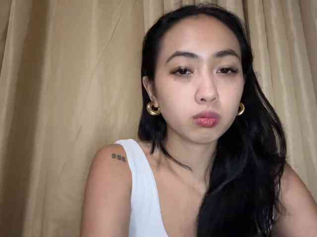 LilyBrazen webcam