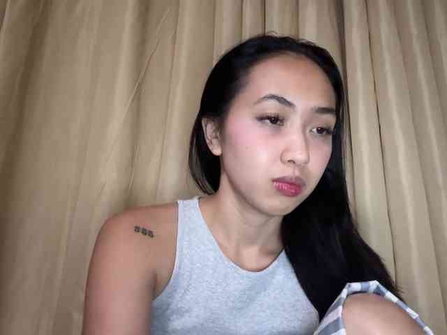 LilyBrazen webcam