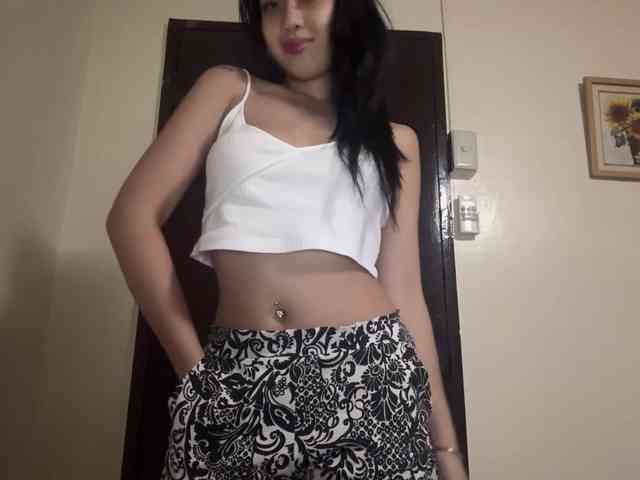 LilyBrazen webcam