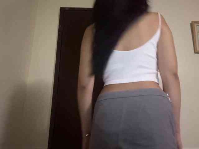 LilyBrazen webcam