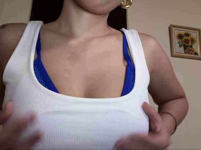 LilyBrazen webcam