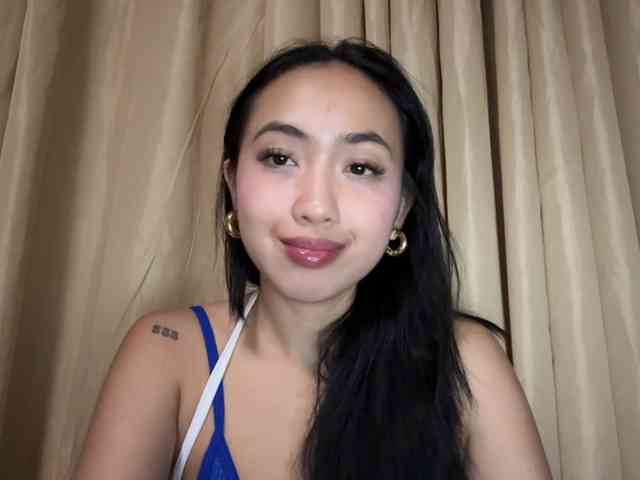 LilyBrazen webcam