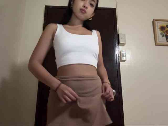 LilyBrazen webcam