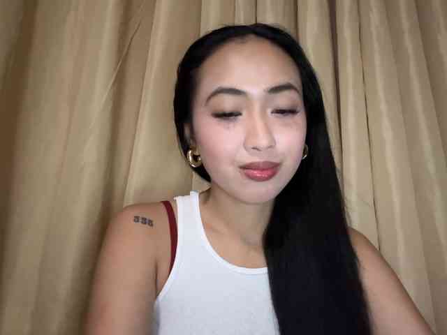LilyBrazen webcam