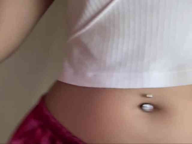 LilyBrazen webcam